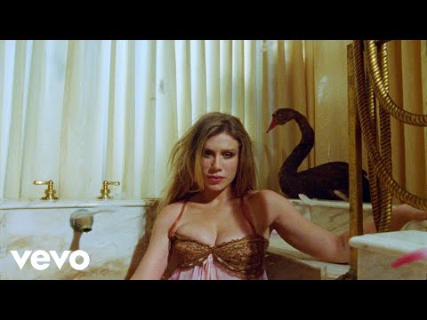 Slayyyter I Think He’s Got a Girl reviewed by V2BEAT